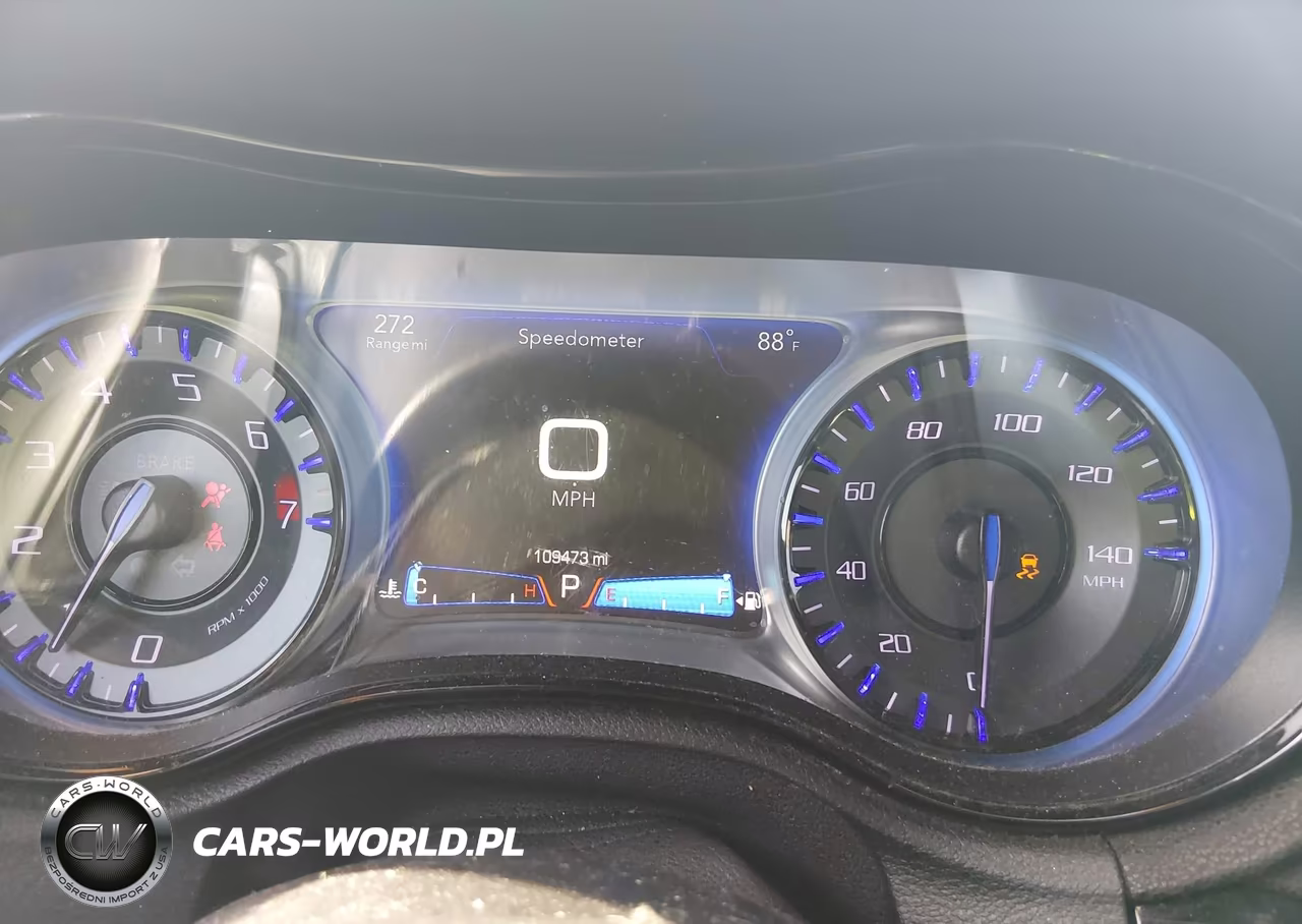 2018 Chrysler 300 300S VIN:2C3CCABG4JH266384 - 7
