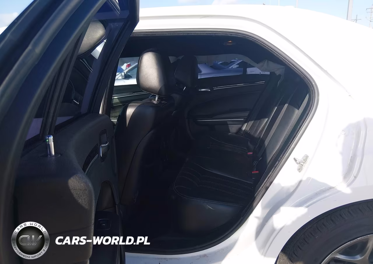 2018 Chrysler 300 300S VIN:2C3CCABG4JH266384 - 8