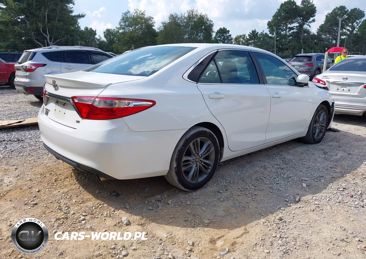 2016 Toyota Camry Se VIN:4T1BF1FK0GU206858 - 4