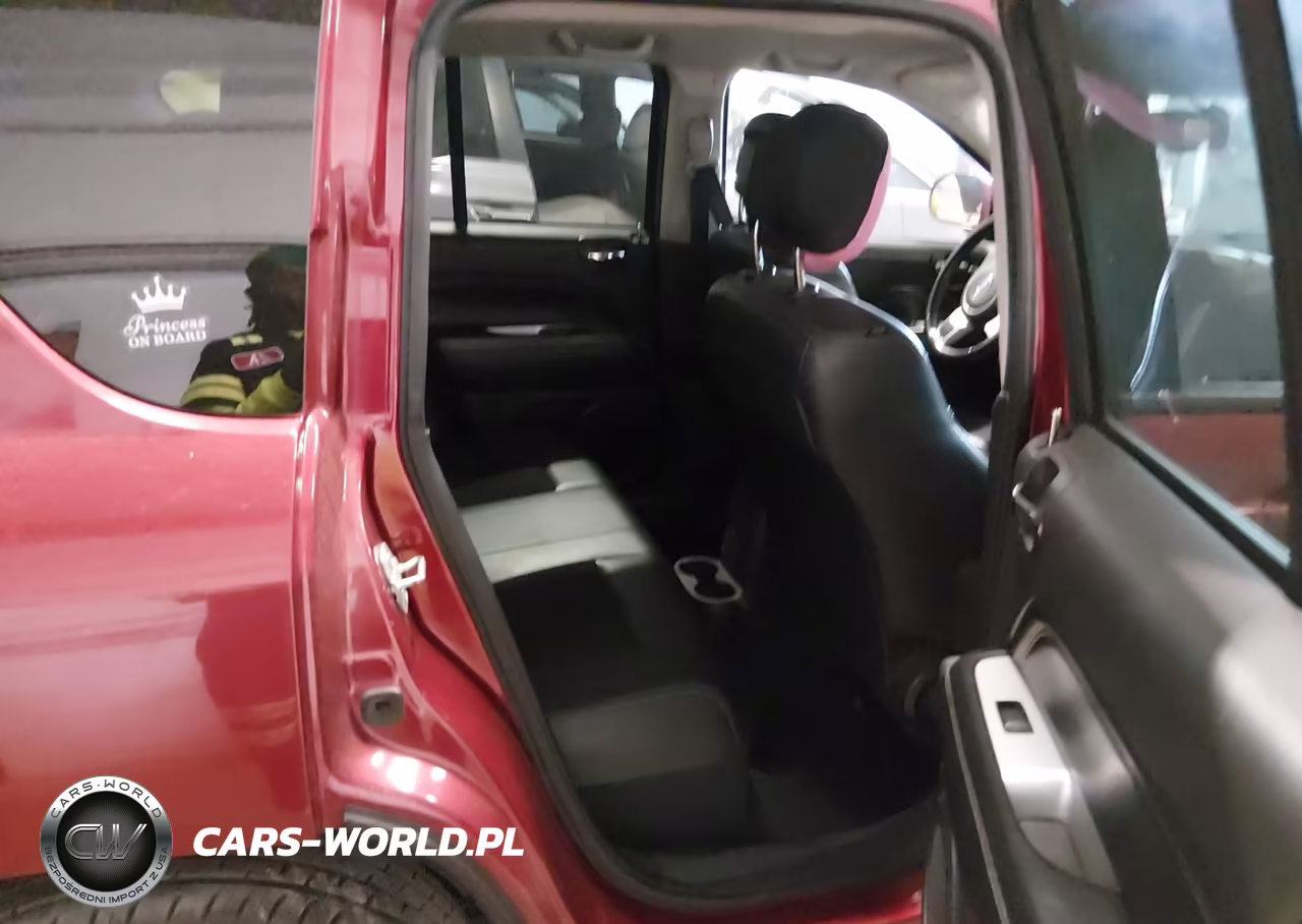 2016 Jeep Compass Latitude VIN:1C4NJDEB7GD758201 - 8