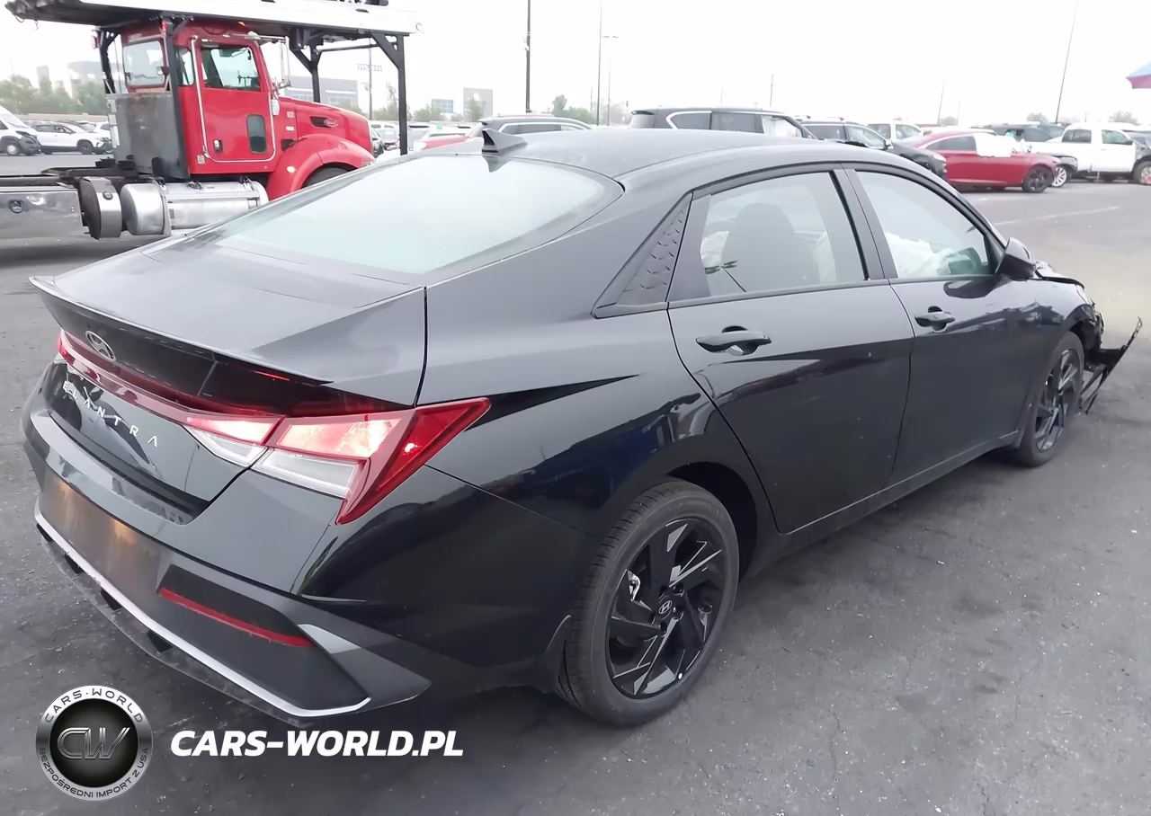 2026 Hyundai Elantra Sel Sport VIN:KMHLM4DG4TU210772 - 4