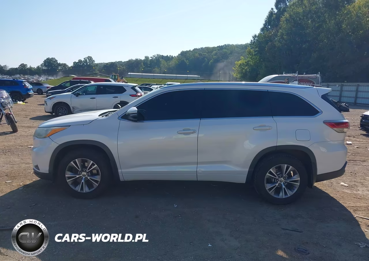 2015 Toyota Highlander Xle V6 VIN:5TDJKRFH3FS142817 - 14