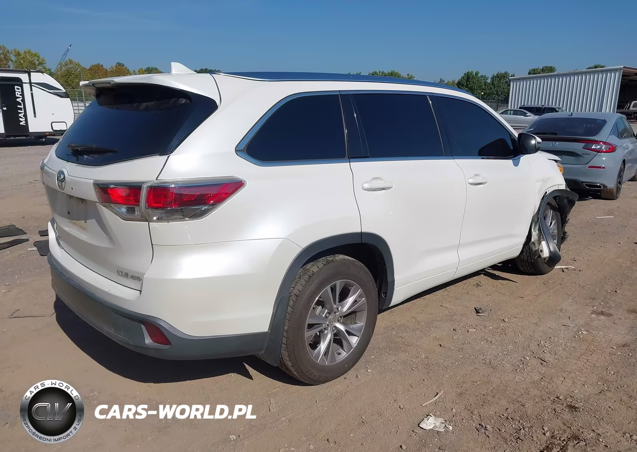 2015 Toyota Highlander Xle V6 VIN:5TDJKRFH3FS142817 - 4
