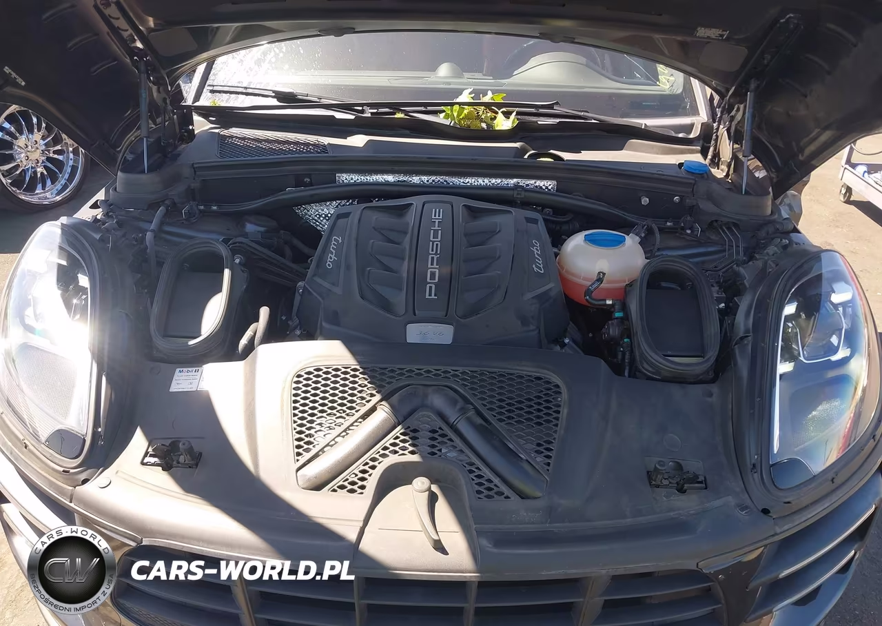 2018 Porsche Macan Turbo VIN:WP1AF2A59JLB71627 - 10