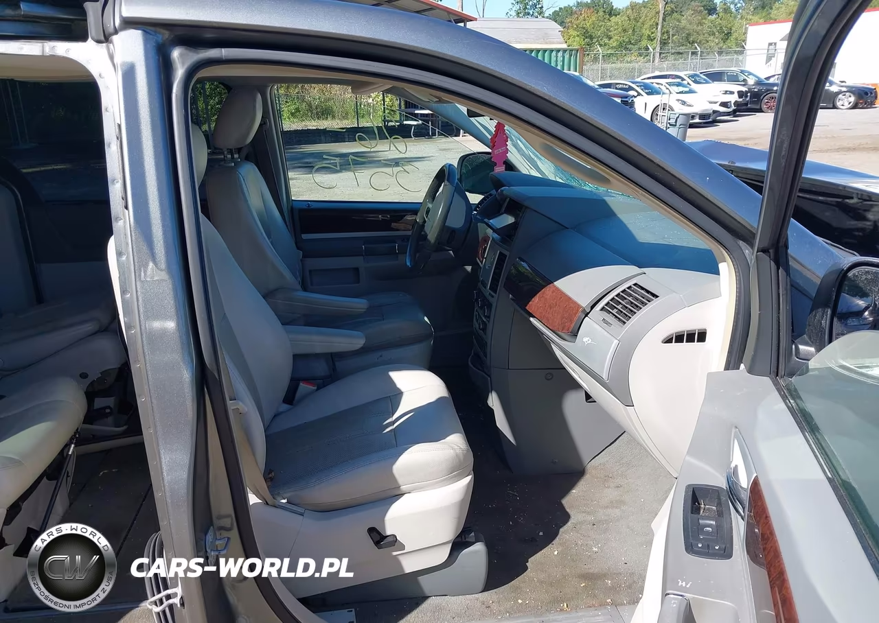 2009 Chrysler Town & Country Touring VIN:2A8HR54119R642232 - 5