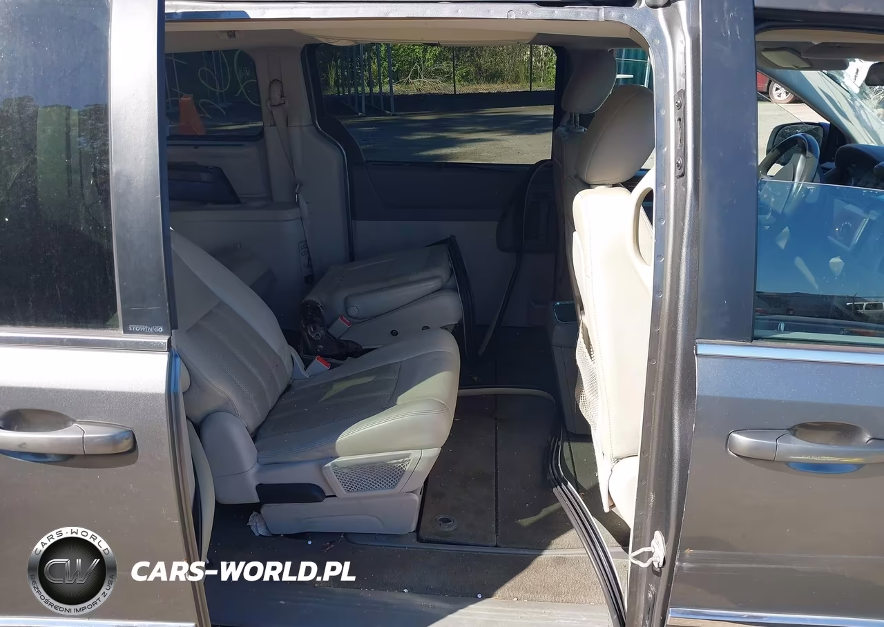 2009 Chrysler Town & Country Touring VIN:2A8HR54119R642232 - 8