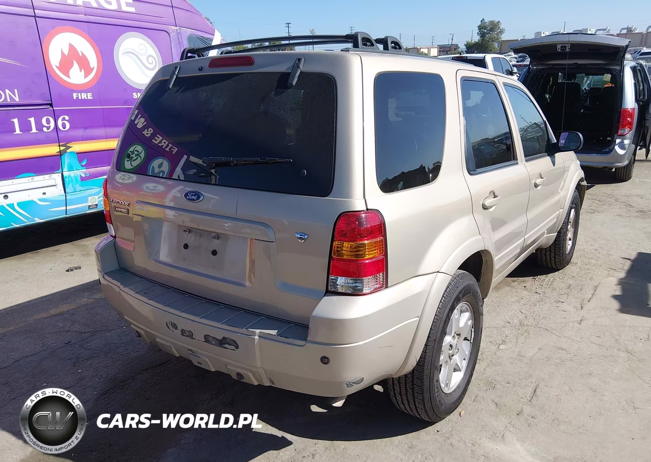 2007 Ford Escape Limited VIN:1FMCU04107KA15824 - 4