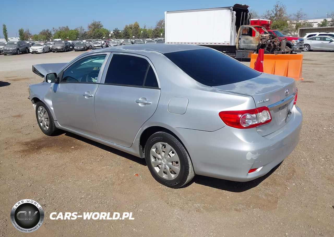 2013 Toyota Corolla L VIN:JTDBU4EE4DJ118870 - 3