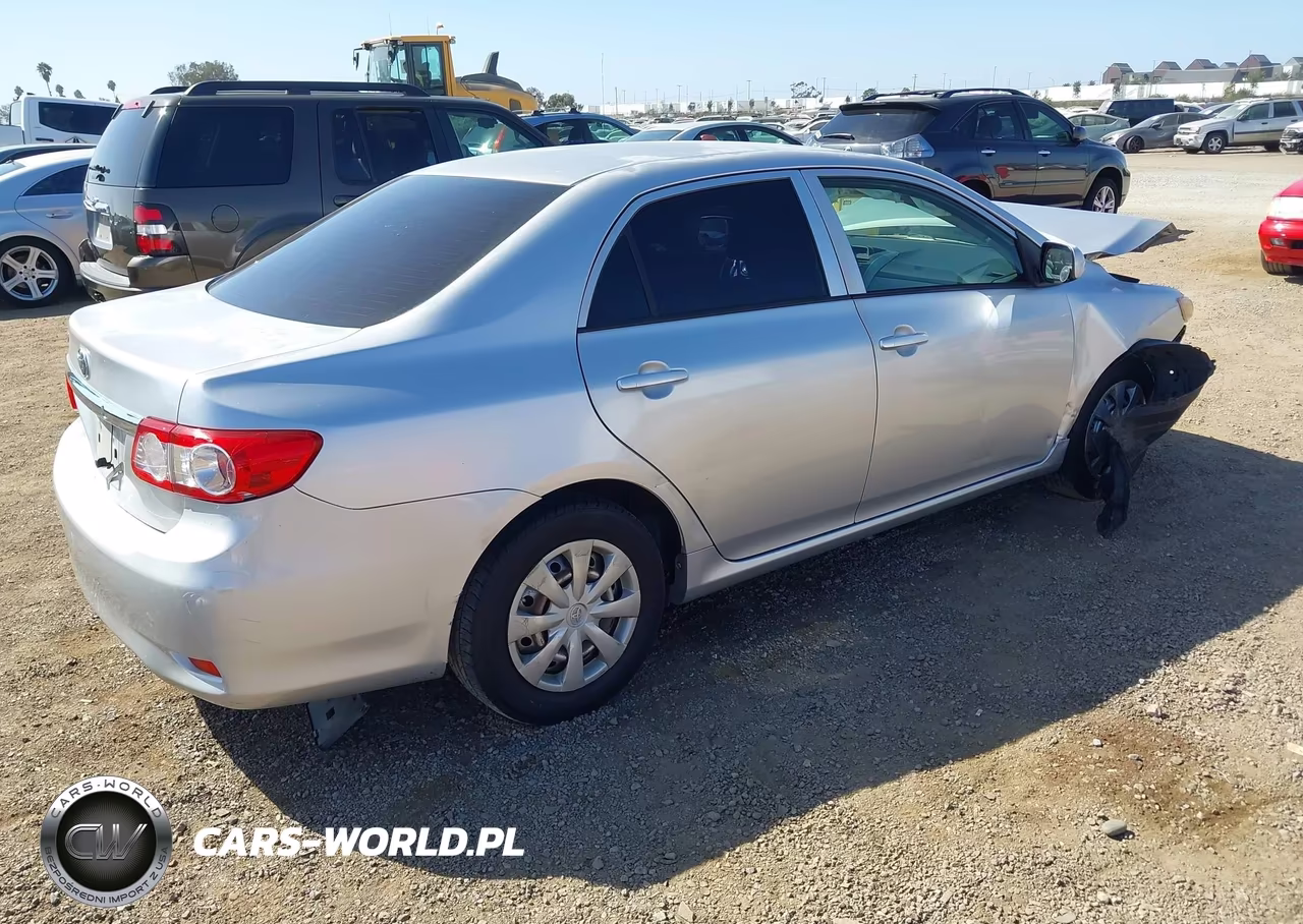 2013 Toyota Corolla L VIN:JTDBU4EE4DJ118870 - 4