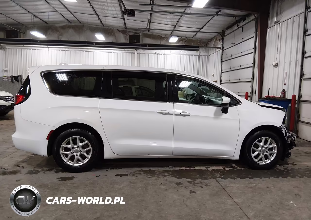 2017 Chrysler Pacifica Touring VIN:2C4RC1DG0HR532104 - 14