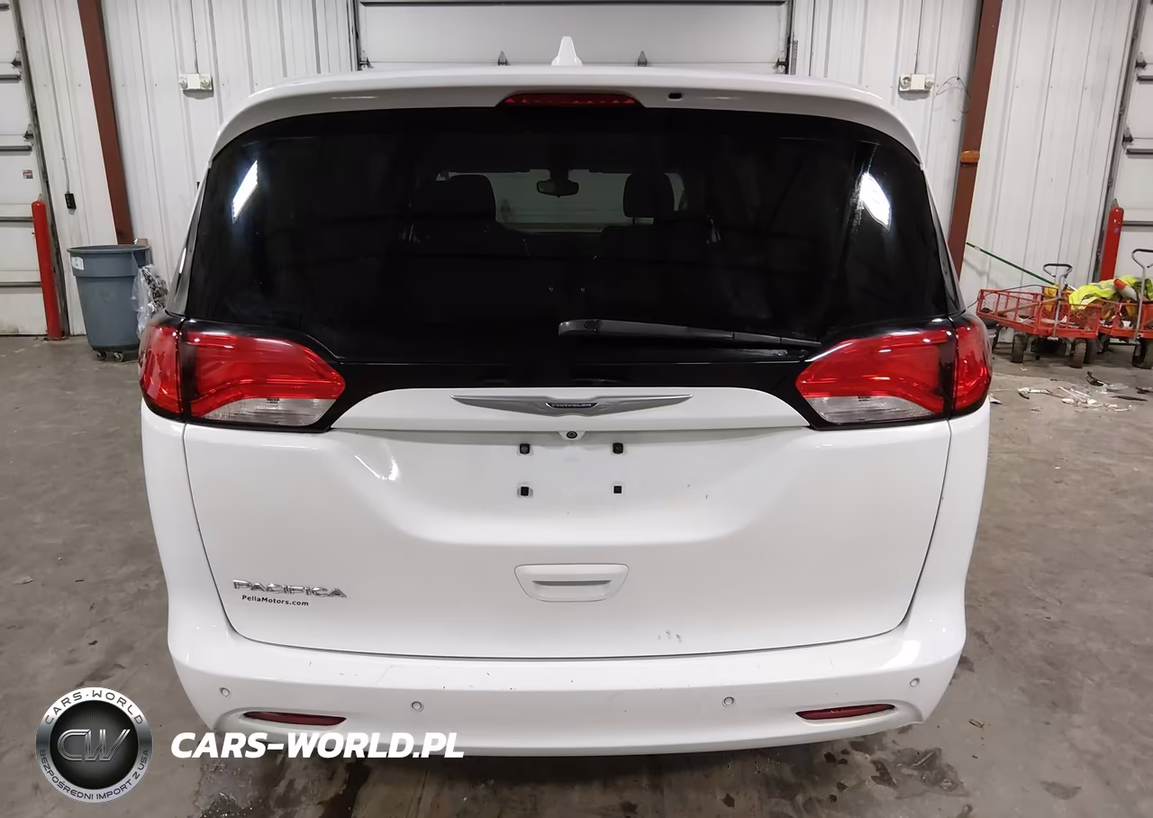 2017 Chrysler Pacifica Touring VIN:2C4RC1DG0HR532104 - 17