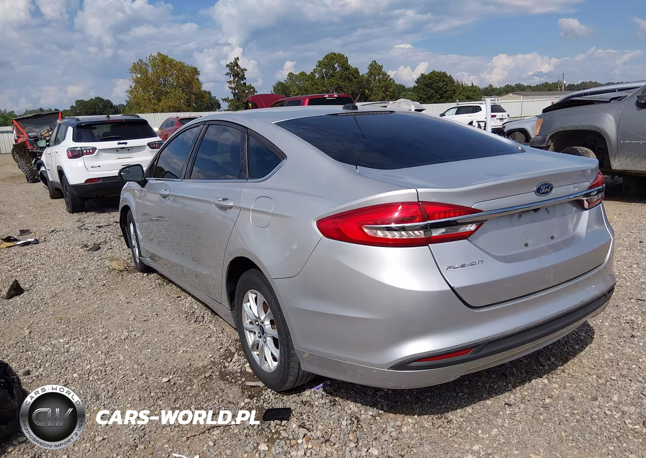 2018 Ford Fusion S VIN:3FA6P0G78JR109516 - 3