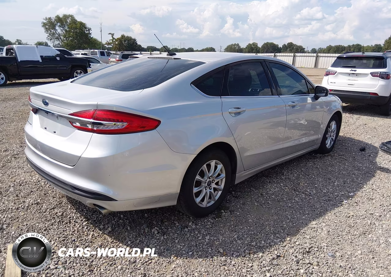 2018 Ford Fusion S VIN:3FA6P0G78JR109516 - 4