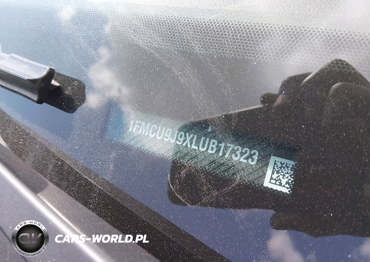 2020 Ford Escape Titanium VIN:1FMCU9J9XLUB17323 - 18