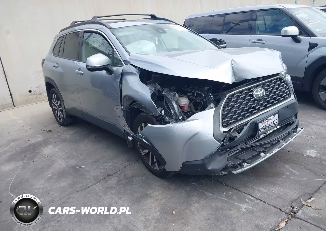 2022 Toyota Corolla Cross Xle VIN:7MUDAABG8NV040061 - 1