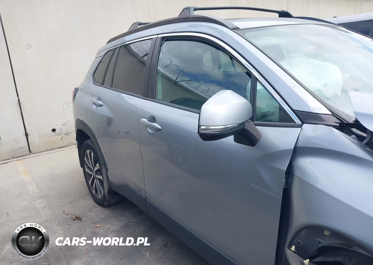 2022 Toyota Corolla Cross Xle VIN:7MUDAABG8NV040061 - 13