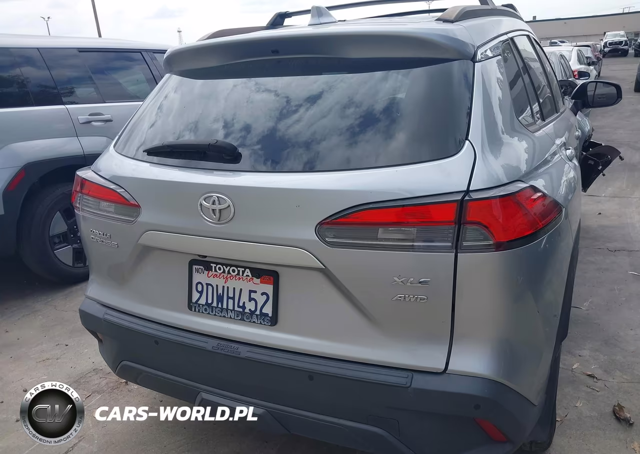 2022 Toyota Corolla Cross Xle VIN:7MUDAABG8NV040061 - 16
