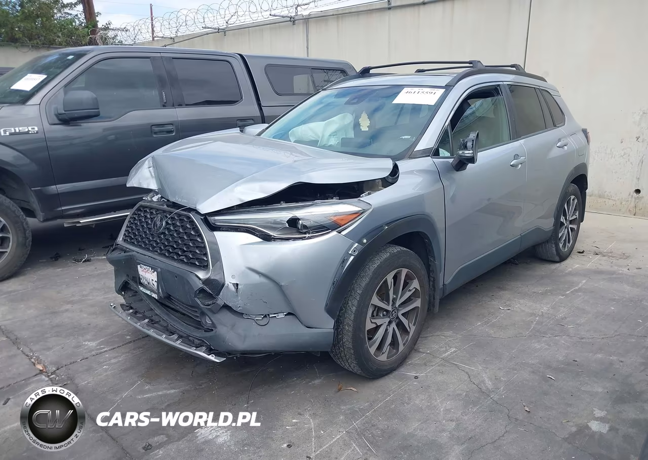 2022 Toyota Corolla Cross Xle VIN:7MUDAABG8NV040061 - 2