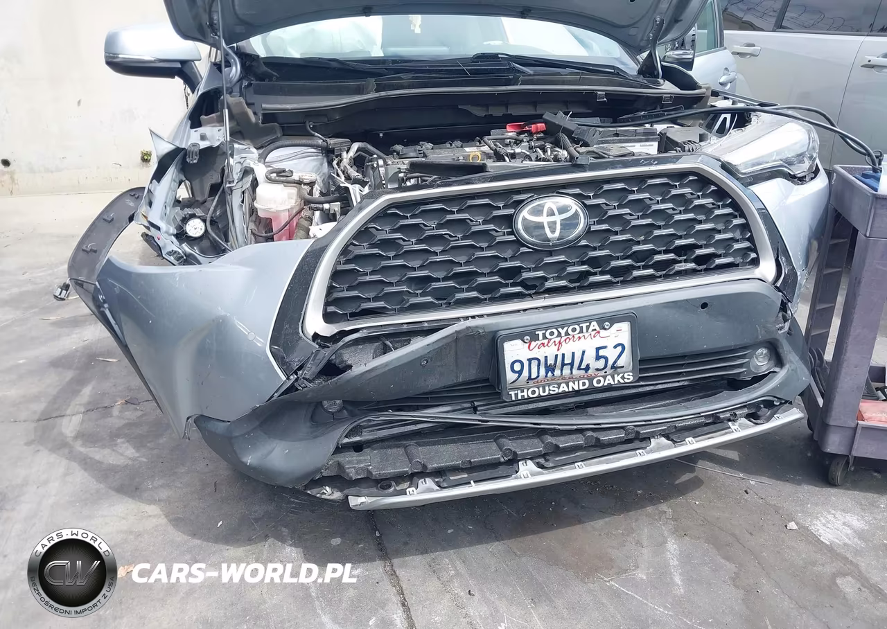 2022 Toyota Corolla Cross Xle VIN:7MUDAABG8NV040061 - 6