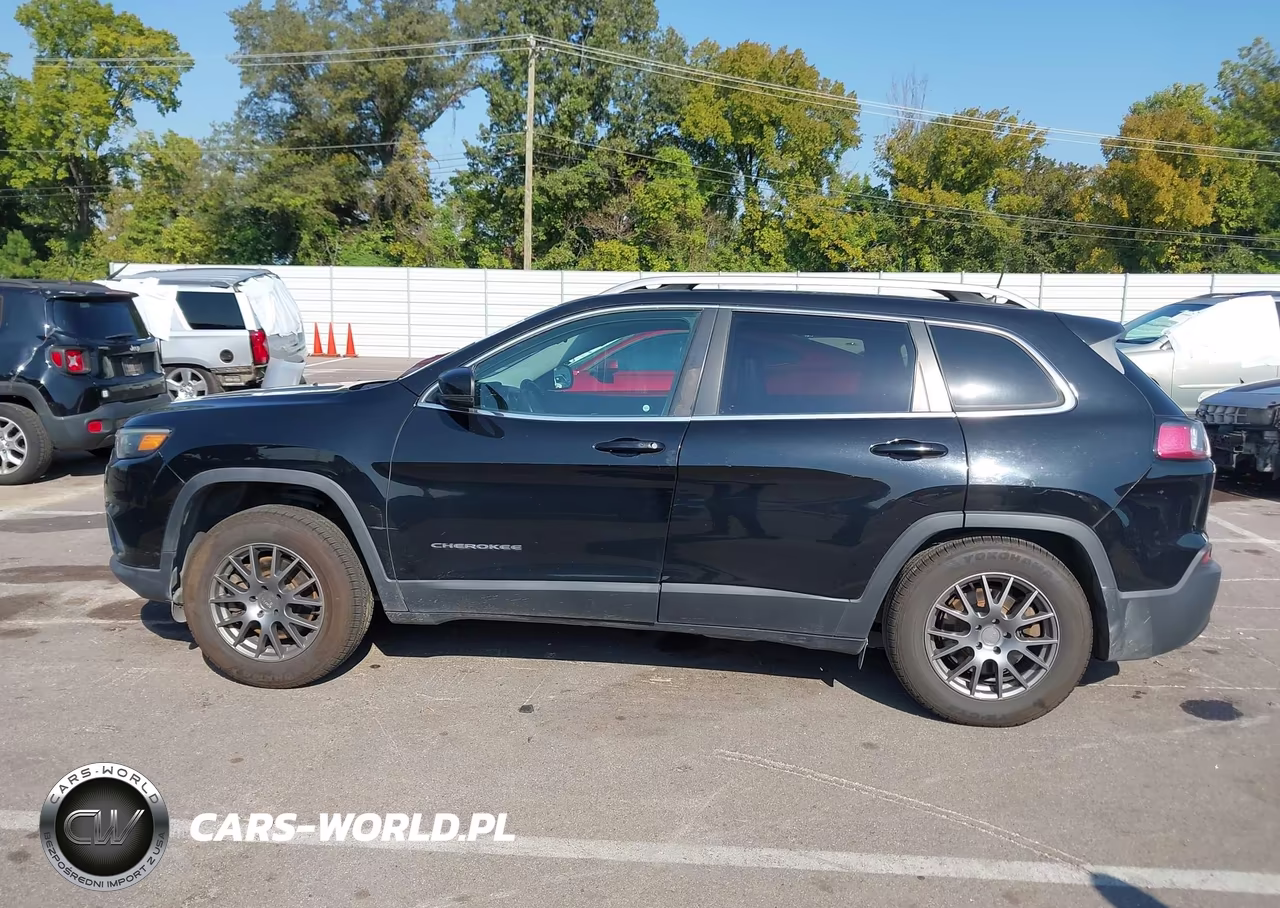 2019 Jeep Cherokee Latitude Plus 4X4 VIN:1C4PJMLX5KD156168 - 14