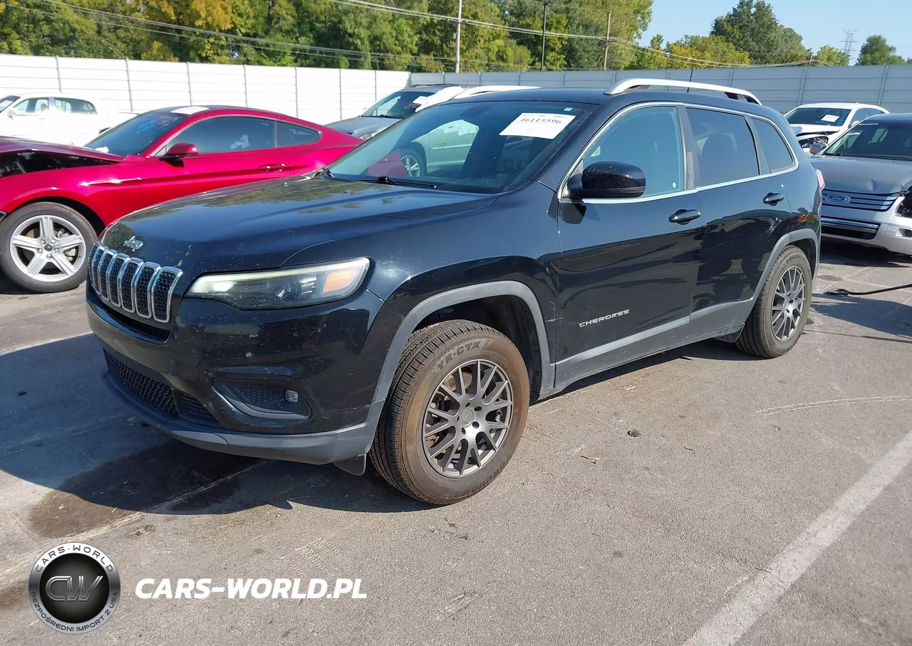 2019 Jeep Cherokee Latitude Plus 4X4 VIN:1C4PJMLX5KD156168 - 2