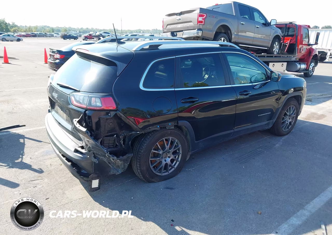 2019 Jeep Cherokee Latitude Plus 4X4 VIN:1C4PJMLX5KD156168 - 4