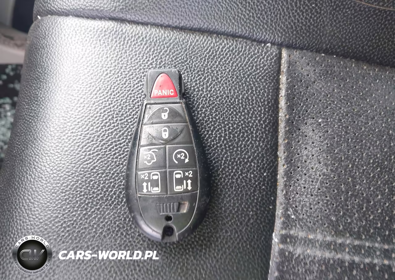 2014 Chrysler Town & Country Touring-L VIN:2C4RC1CG4ER147755 - 11