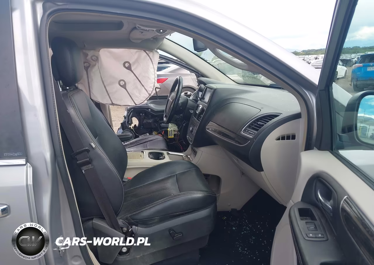 2014 Chrysler Town & Country Touring-L VIN:2C4RC1CG4ER147755 - 5