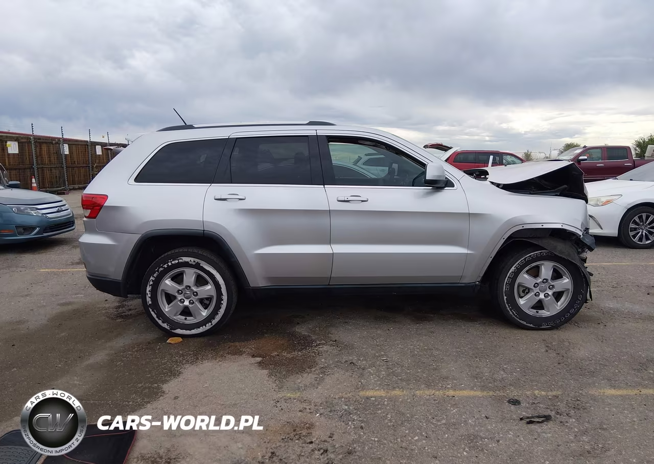 2013 Jeep Grand Cherokee Laredo VIN:1C4RJFAG1DC660636 - 14