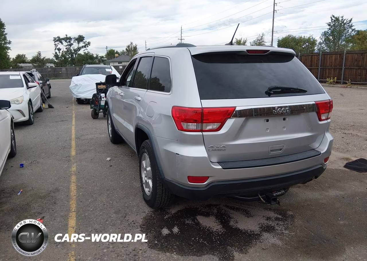 2013 Jeep Grand Cherokee Laredo VIN:1C4RJFAG1DC660636 - 3