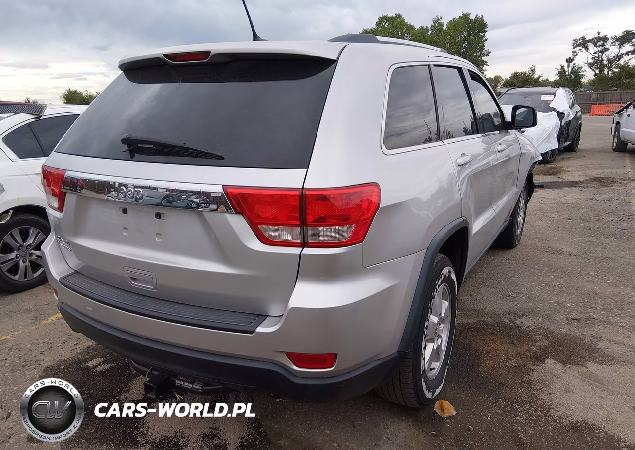 2013 Jeep Grand Cherokee Laredo VIN:1C4RJFAG1DC660636 - 4