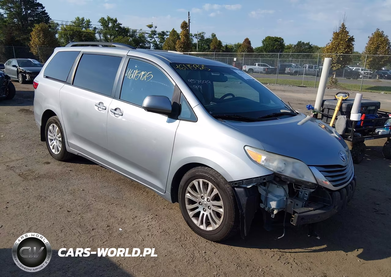 2015 Toyota Sienna Xle 8 Passenger