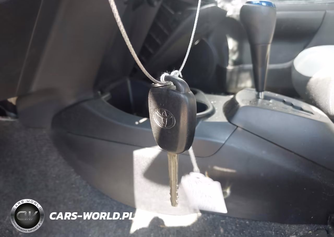 2016 Toyota Prius C One VIN:JTDKDTB34G1126078 - 11