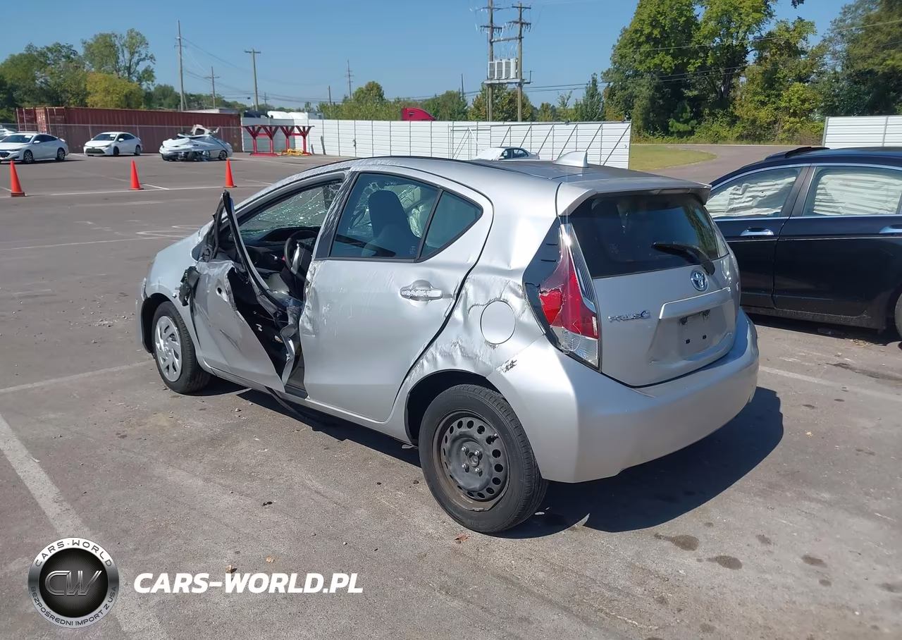 2016 Toyota Prius C One VIN:JTDKDTB34G1126078 - 3