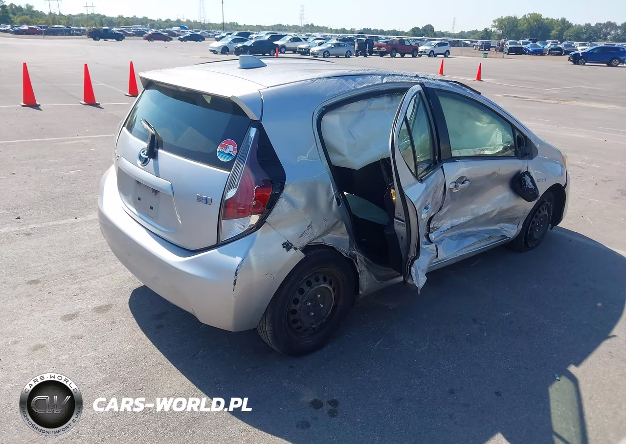 2016 Toyota Prius C One VIN:JTDKDTB34G1126078 - 4