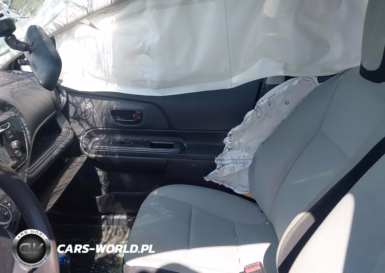 2016 Toyota Prius C One VIN:JTDKDTB34G1126078 - 5
