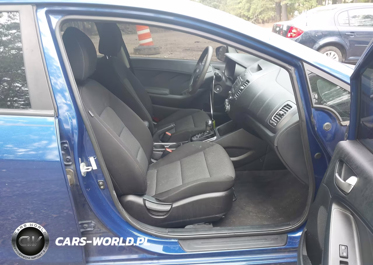 2017 Kia Forte Lx VIN:3KPFK4A7XHE011906 - 5