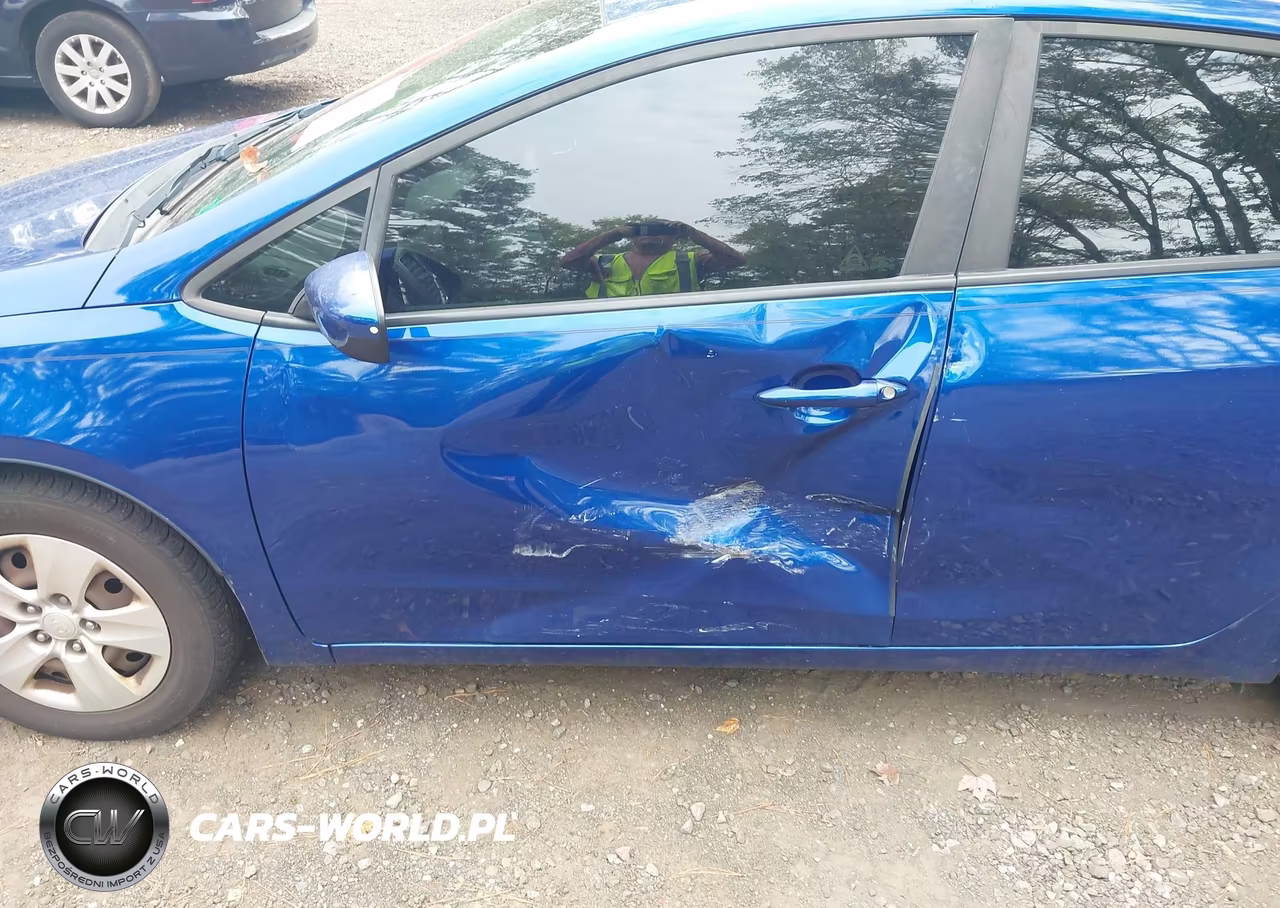 2017 Kia Forte Lx VIN:3KPFK4A7XHE011906 - 6