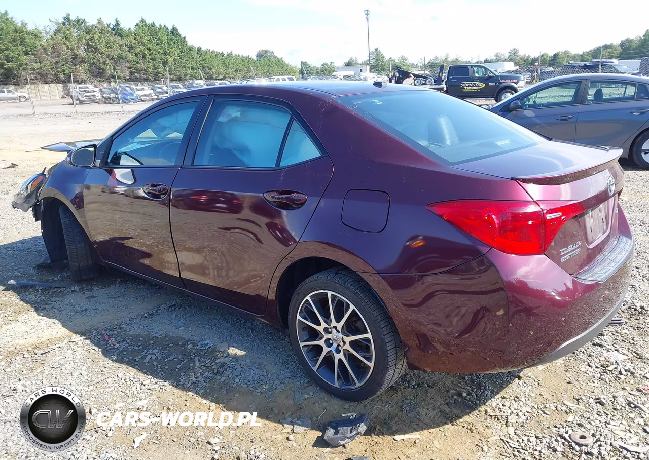 2017 Toyota Corolla Se Special Edition VIN:5YFBURHE1HP633108 - 3