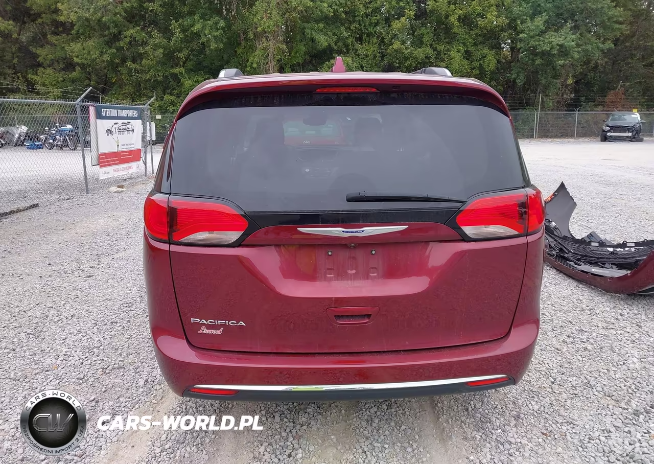 2020 Chrysler Pacifica Touring L Plus VIN:2C4RC1EG8LR242135 - 17