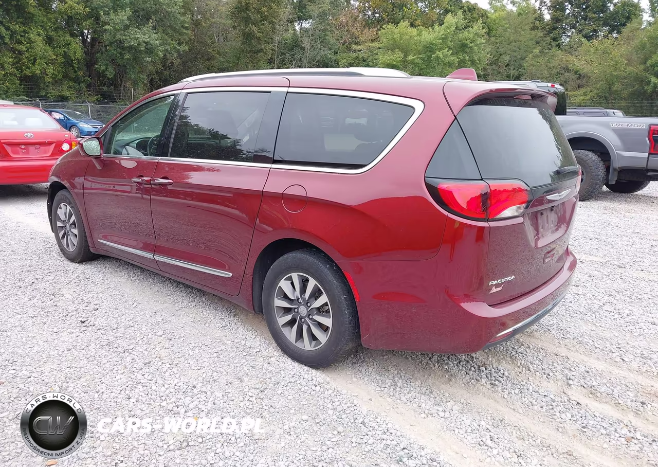 2020 Chrysler Pacifica Touring L Plus VIN:2C4RC1EG8LR242135 - 3