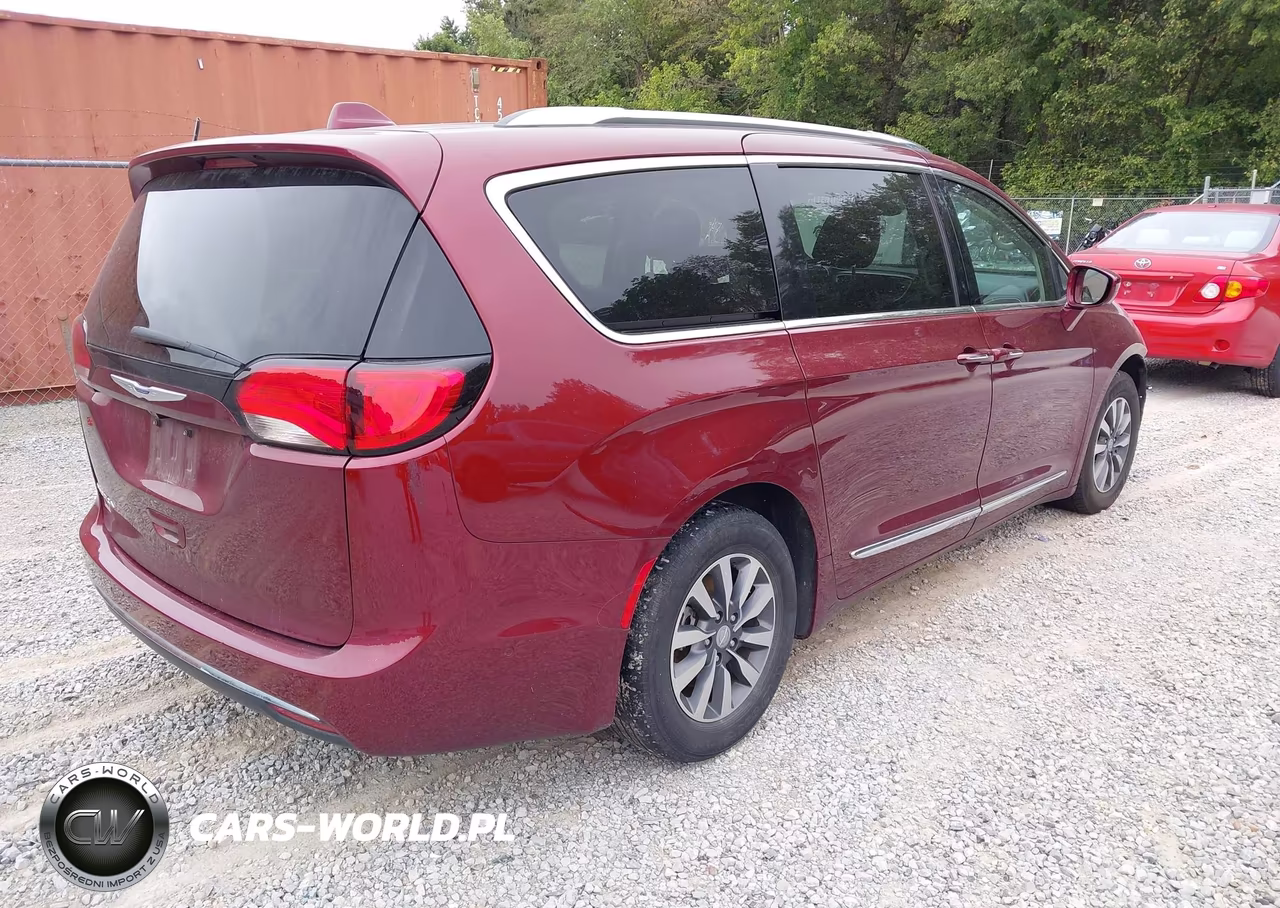2020 Chrysler Pacifica Touring L Plus VIN:2C4RC1EG8LR242135 - 4