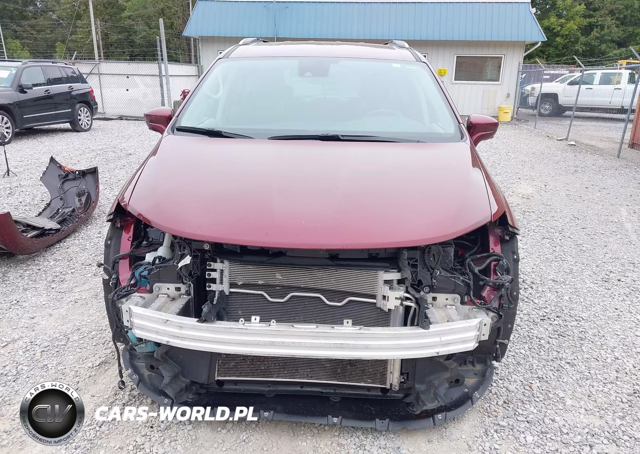 2020 Chrysler Pacifica Touring L Plus VIN:2C4RC1EG8LR242135 - 6