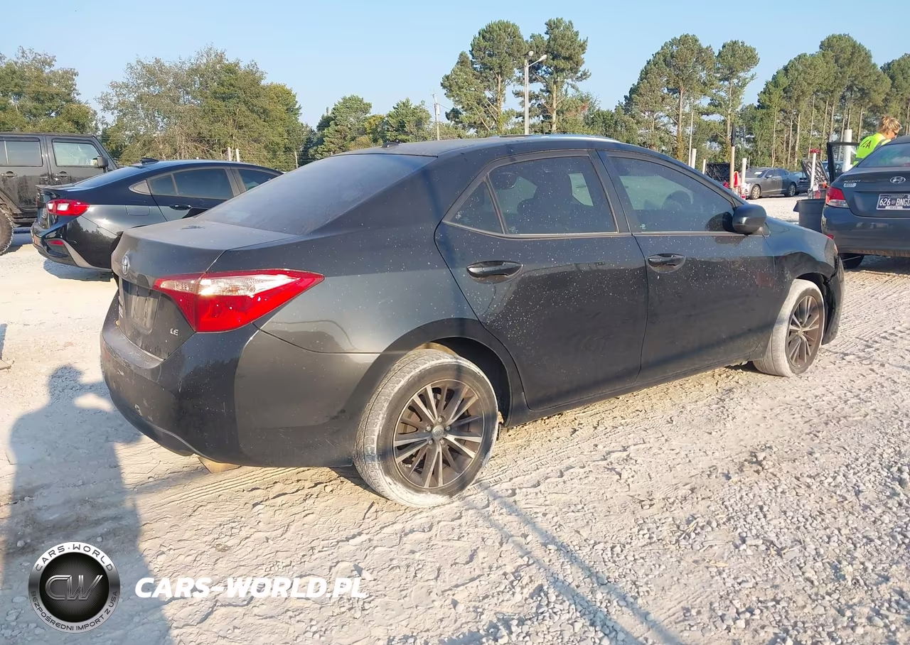 2017 Toyota Corolla Le VIN:2T1BURHE5HC853321 - 4