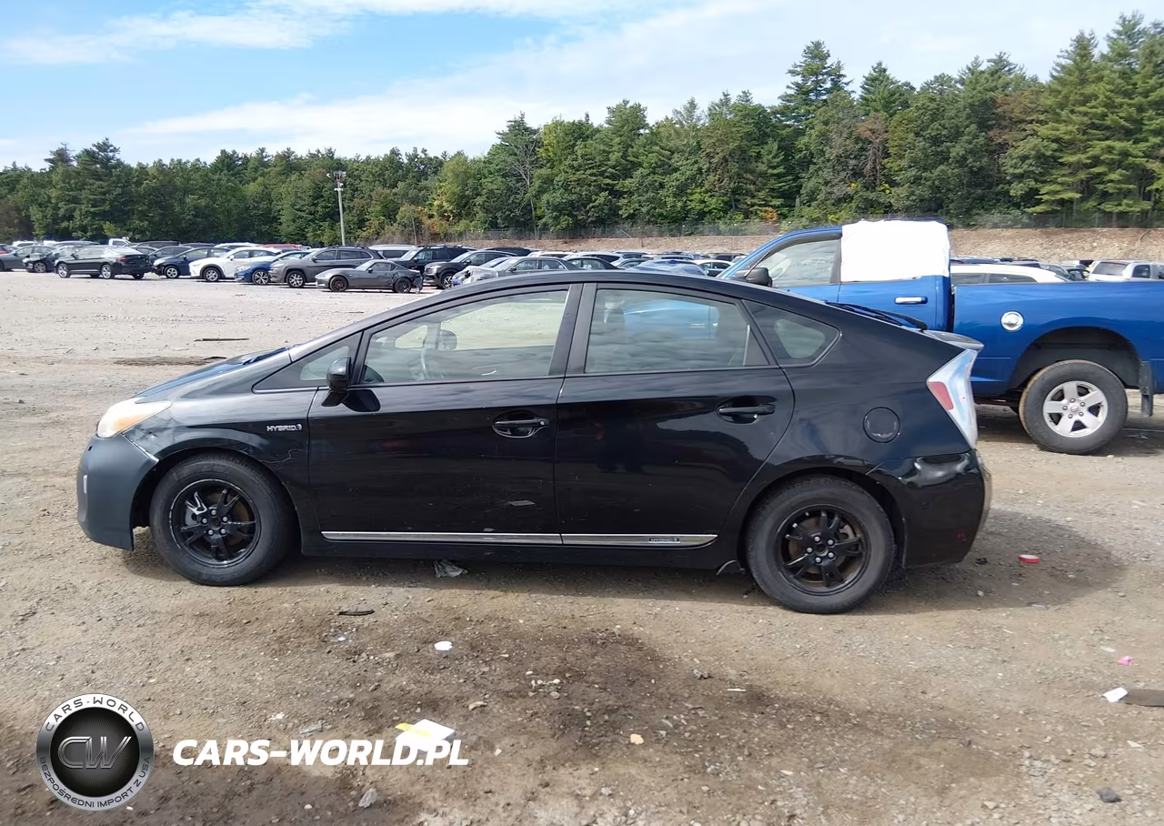 2014 Toyota Prius Three VIN:JTDKN3DU9E1832561 - 15