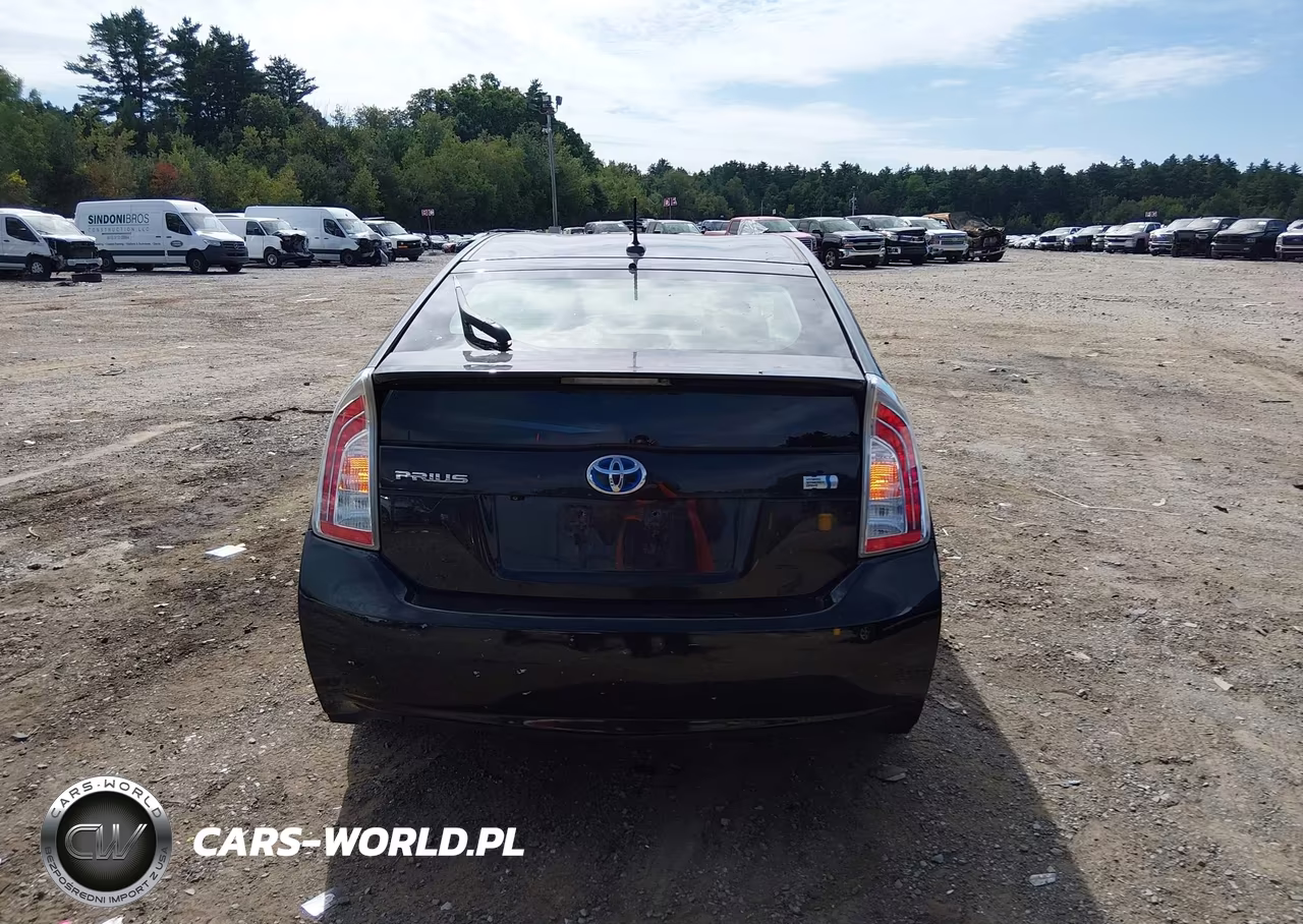 2014 Toyota Prius Three VIN:JTDKN3DU9E1832561 - 17