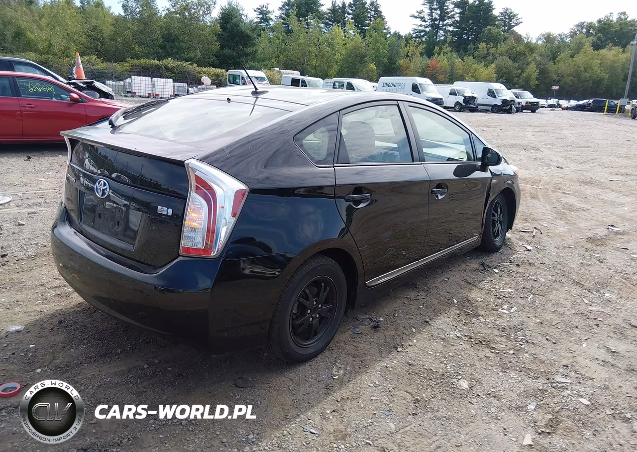 2014 Toyota Prius Three VIN:JTDKN3DU9E1832561 - 4