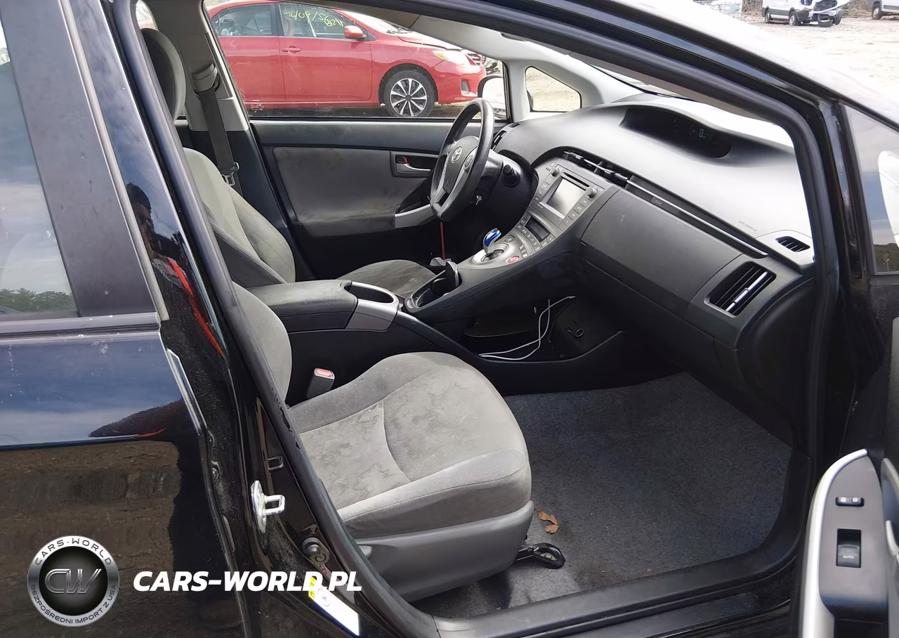 2014 Toyota Prius Three VIN:JTDKN3DU9E1832561 - 5