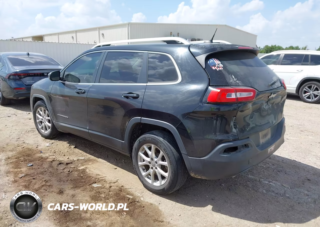 2015 Jeep Cherokee Latitude VIN:1C4PJLCS2FW793463 - 3