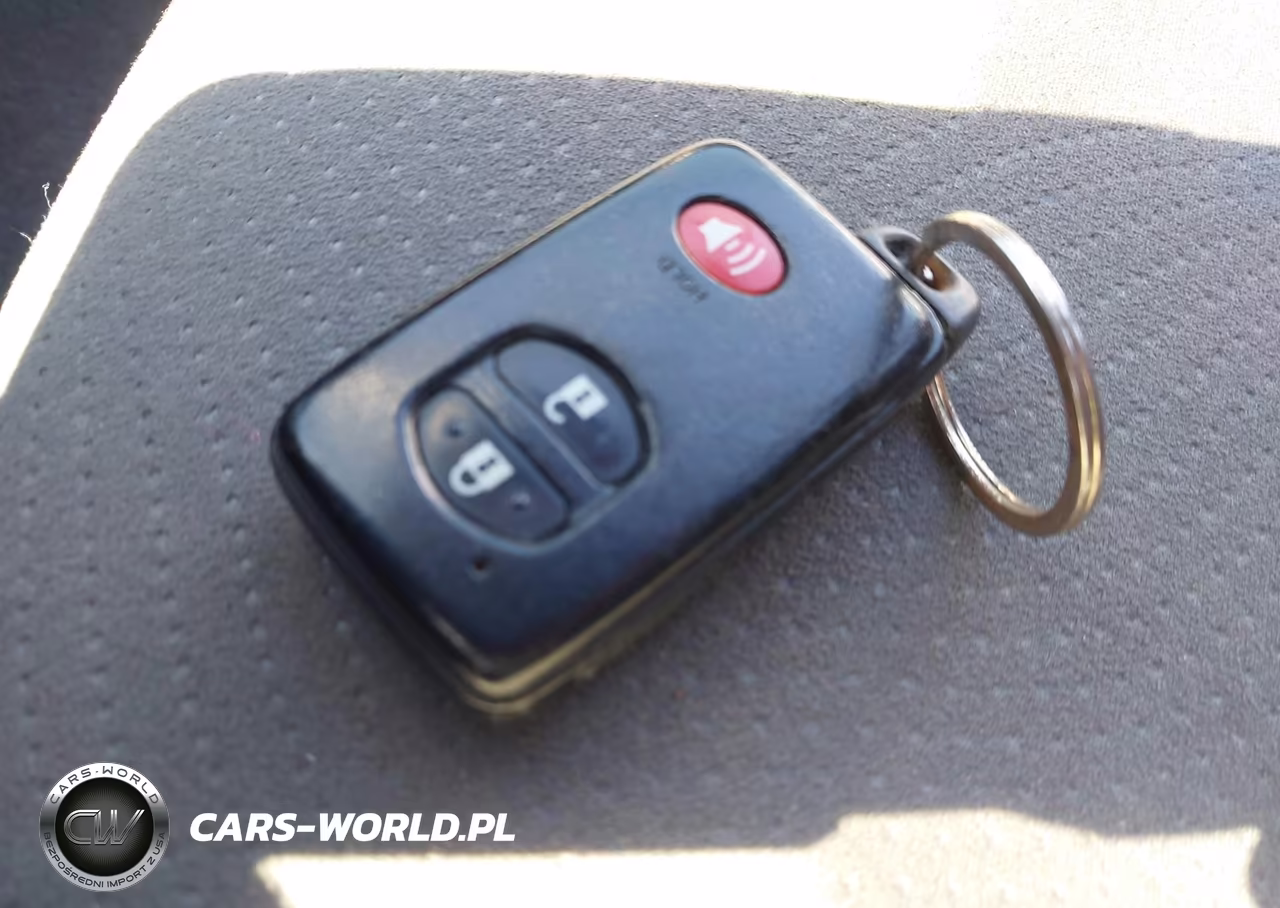 2015 Toyota Prius Two VIN:JTDKN3DU4F0458688 - 11